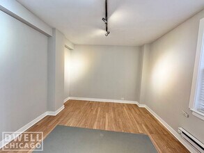 541 W Belmont Ave, Unit 2 in Chicago, IL - Building Photo - Building Photo