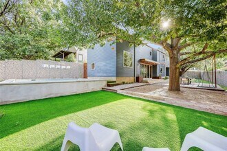 2000 Kenwood Ave in Austin, TX - Building Photo - Building Photo