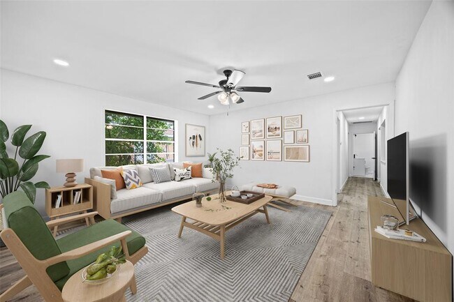 property at 318 S Fulton St