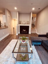 46375 Pryor Square in Cascades, VA - Building Photo - Building Photo