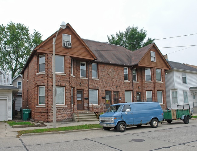 405 Saint Patrick St in Racine, WI - Building Photo - Building Photo