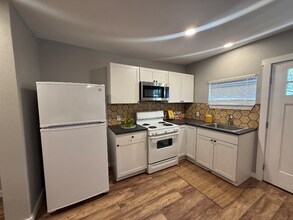 843 Rigsby Ave, Unit 843 Rigsby Unit 2 in San Antonio, TX - Building Photo - Building Photo