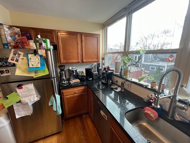 322 Beacon St, Unit 3 in Somerville, MA - Building Photo - Building Photo