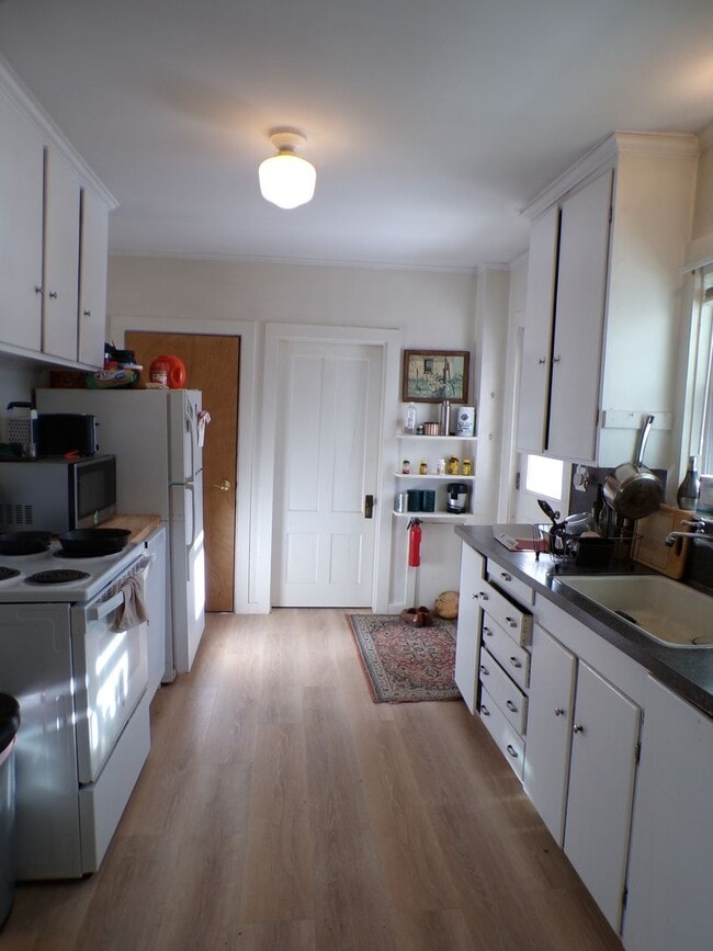 84 College Ave in Orono, ME - Building Photo - Building Photo