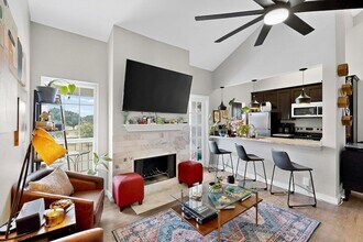 5981 Arapaho Rd in Dallas, TX - Foto de edificio - Building Photo