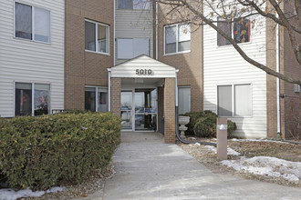 Summit Point in Edina, MN - Foto de edificio - Building Photo