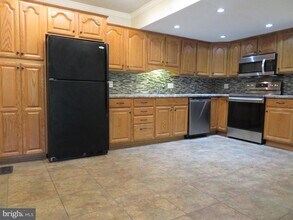 126 Berwick Pl in Lansdale, PA - Building Photo - Building Photo
