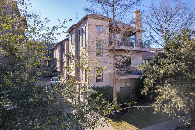 La Villa Apartments in Dallas, TX - Building Photo - Primary Photo