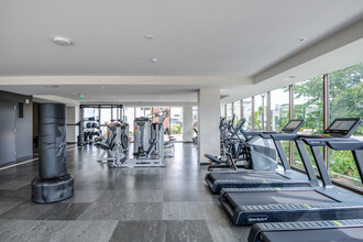 Parterre at Emerald Row in Oak Creek, WI - Foto de edificio - Interior Photo