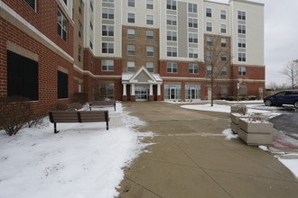 Senior Suites of Fay's Point in Blue Island, IL - Foto de edificio - Building Photo