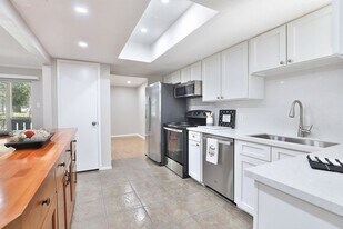 5005 Georgi Ln, Unit 18 in Houston, TX - Building Photo