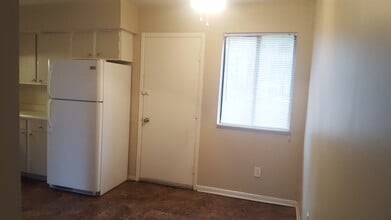 1114 Johnson Ave, Unit 2 in Georgetown, KY - Foto de edificio - Building Photo