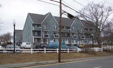 Colony House Apartments in Hyannis, MA - Building Photo - Building Photo