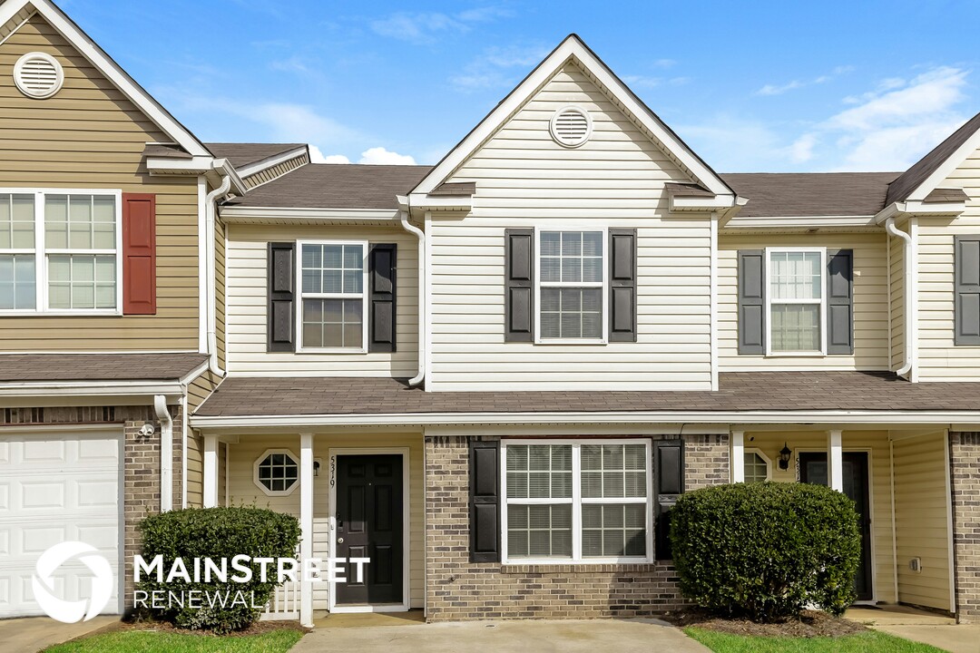 5319 Creekview Way in Morrow, GA - Foto de edificio