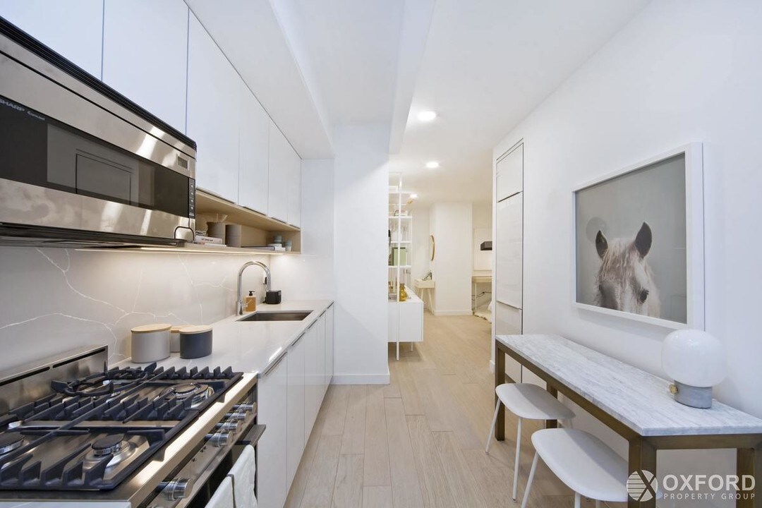 20 Broad St-Unit -1210 in New York, NY - Building Photo