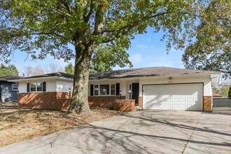 1392 Devonhurst Dr in Columbus, OH - Foto de edificio - Building Photo