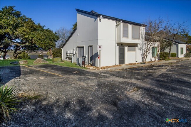 1101 Parkview Dr in Canyon Lake, TX - Building Photo - Building Photo