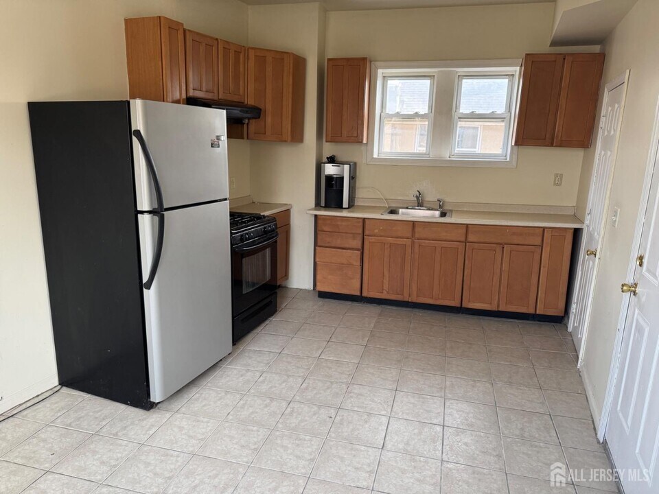 409 Pearl St-Unit -2 Fl in Woodbridge, NJ - Building Photo