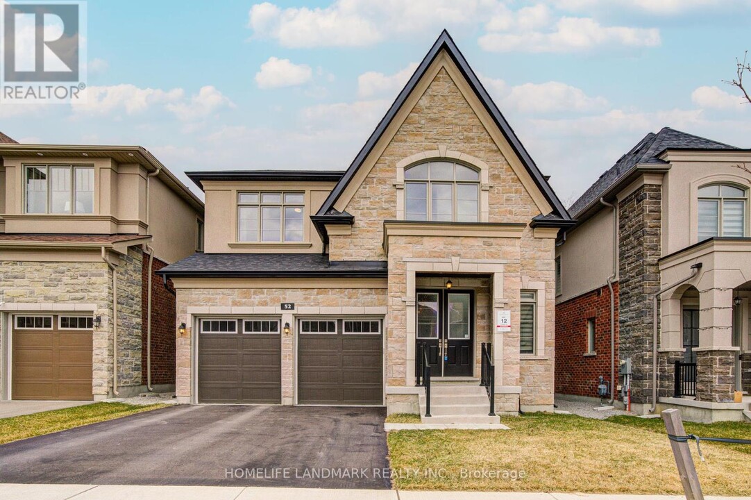52 Sikura Cir in Aurora, ON - Building Photo