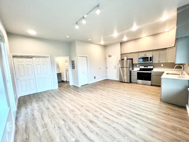 2330 Yakima Ct in Tacoma, WA - Foto de edificio - Building Photo