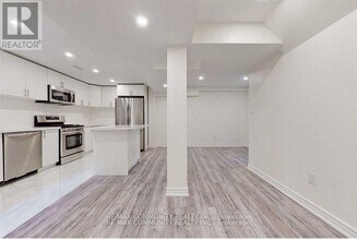 16 Litner Crescent in Georgina, ON - Building Photo - Building Photo