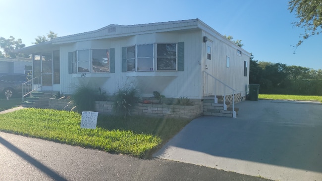 142 Hamilton Dr in Palmetto, FL - Foto de edificio - Building Photo