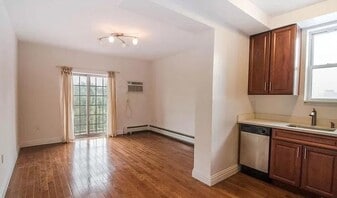 25-25 Newtown Ave in Queens, NY - Building Photo