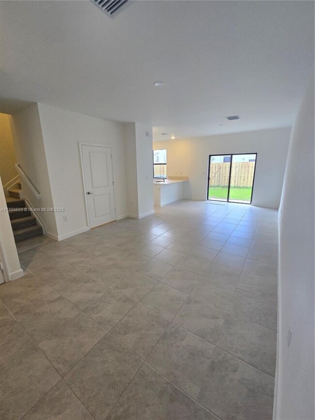 23242 SW 133rd Ct in Princeton, FL - Foto de edificio - Building Photo