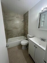 810 Lake Shore Dr, Unit 29 in West Palm Beach, FL - Building Photo - Building Photo