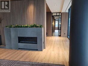 55 Charles St E in Toronto, ON - Building Photo - Building Photo