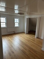 24 York St in Kennebunk, ME - Building Photo