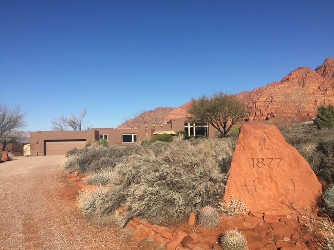 1877 Cochise Dr in Ivins, UT - Building Photo - Building Photo