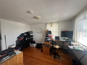 6 Florence Ave in Syosset, NY - Building Photo - Building Photo