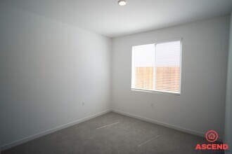 7414 Kiwi Mdw Ct in Bakersfield, CA - Building Photo - Building Photo