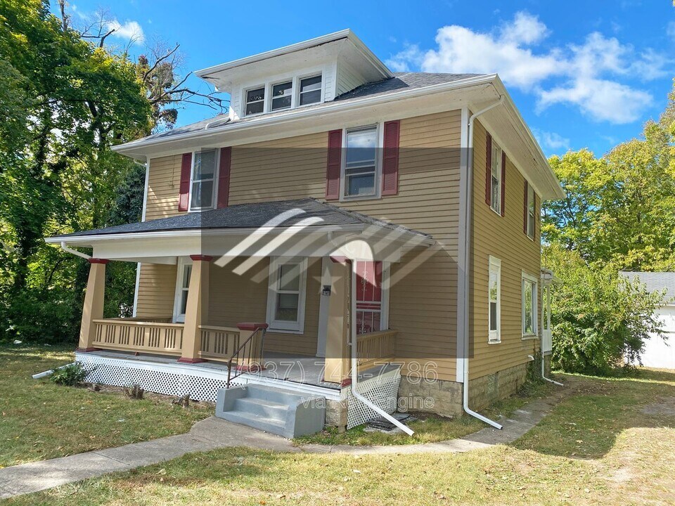 2141 Philadelphia Dr in Dayton, OH - Building Photo