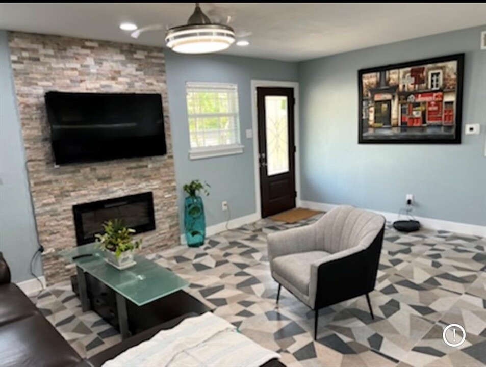 1308 Kramer Ln in Austin, TX - Building Photo