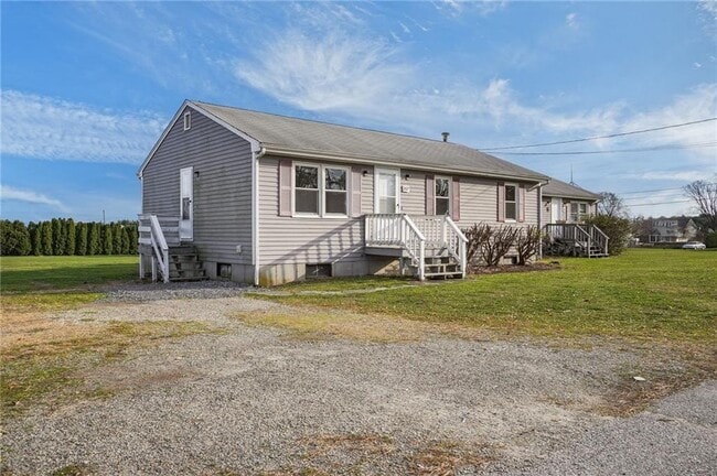 357-357 Bristol Ferry Rd in Portsmouth, RI - Building Photo - Building Photo
