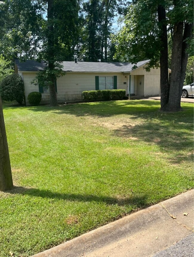 property at 1504 E Lantrip St