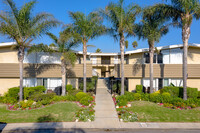 Tradewinds in Redondo Beach, CA - Foto de edificio - Building Photo