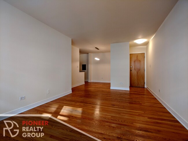 643 W Wrightwood Ave, Unit #625-309 in Chicago, IL - Building Photo - Building Photo