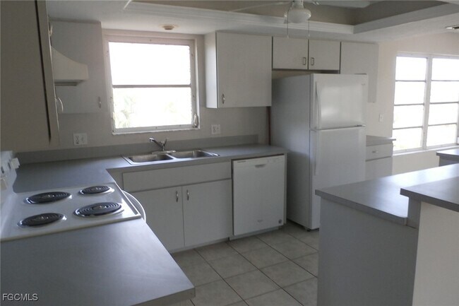 374 Connecticut St in Fort Myers Beach, FL - Building Photo - Building Photo