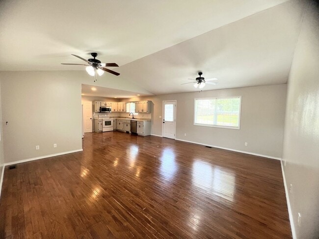21090 Larson Rd in Waynesville, MO - Building Photo - Building Photo
