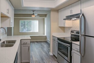 Bennett Properties Inc. DBA Villa Bonita in Kirkland, WA - Building Photo