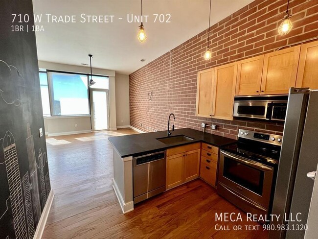 710 W Trade St in Charlotte, NC - Building Photo - Building Photo