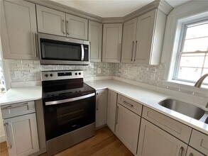 5 Church St in East Greenwich, RI - Building Photo - Building Photo