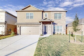 17212 Crowndale Dr in Manor, TX - Building Photo - Building Photo