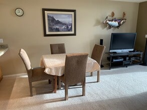 11351 Discovery View Dr in Anchorage, AK - Foto de edificio - Building Photo