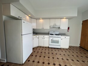 433 67th St-Unit -1st flr in West New York, NJ - Building Photo - Building Photo