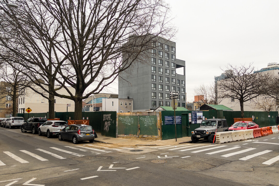 Noble Long Island City in Long Island City, NY - Building Photo