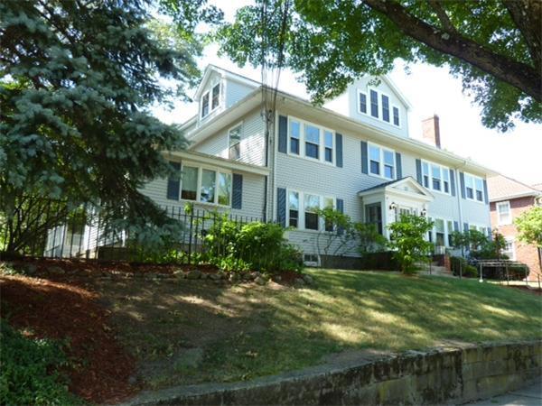 47 Crosby Rd, Unit 2 in Chestnut Hill, MA - Foto de edificio - Building Photo